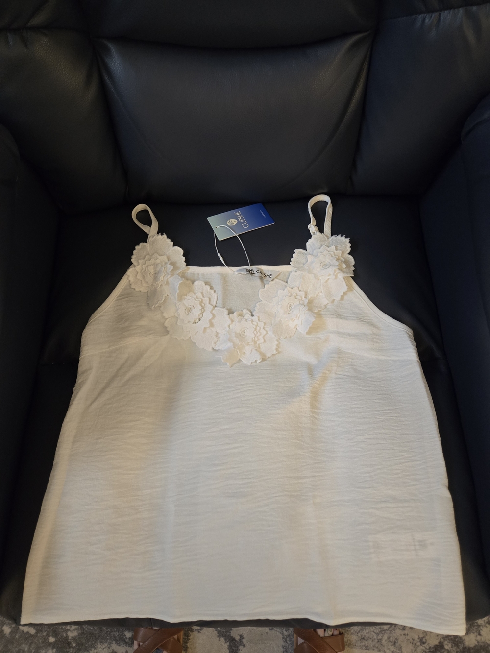 Women's Cupshe Details Matter White Top With Floral Detail Size S